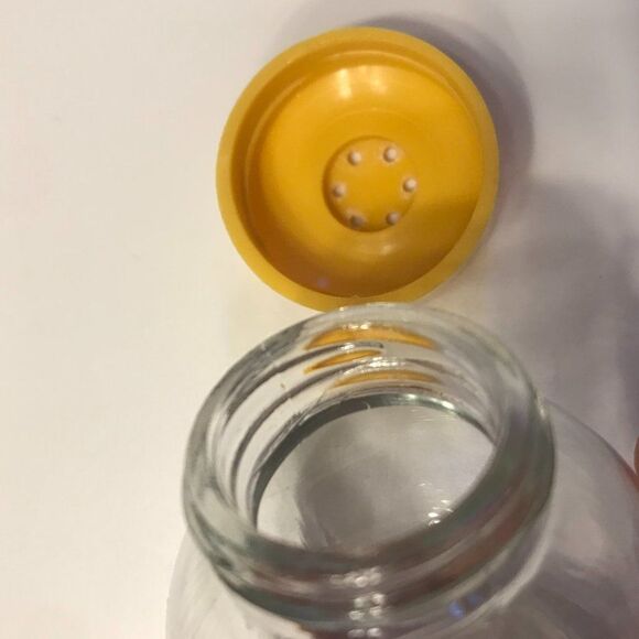 Small Clear Glass Round Yellow Plastic Lidded Salt and Pepper Shakers - Picture 5 of 7